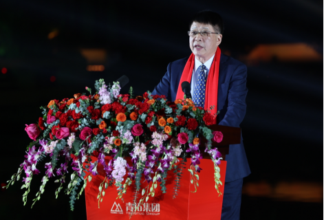 青拓集團年產值超2000億元慶?；顒勇≈嘏e行